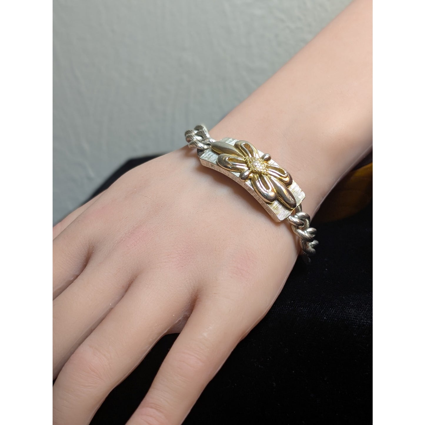 RARE FIND! Vintage Signed Oscar De La Renta Two Tone Chunky Chain Link Bracelet