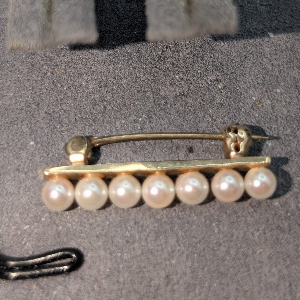14k Gold Seven Genuine 3.43mm Pearl Bar Brooch 1.67g