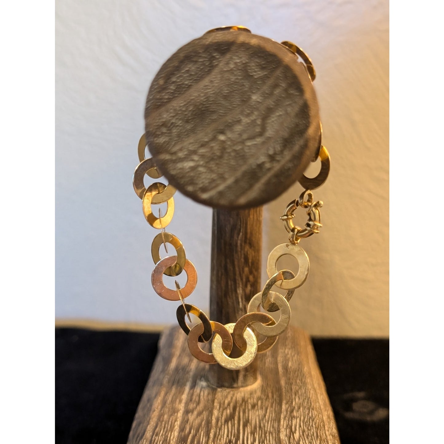 14K Gold 8" Loopy Chain Link Bracelet W/ Mariner Clasp