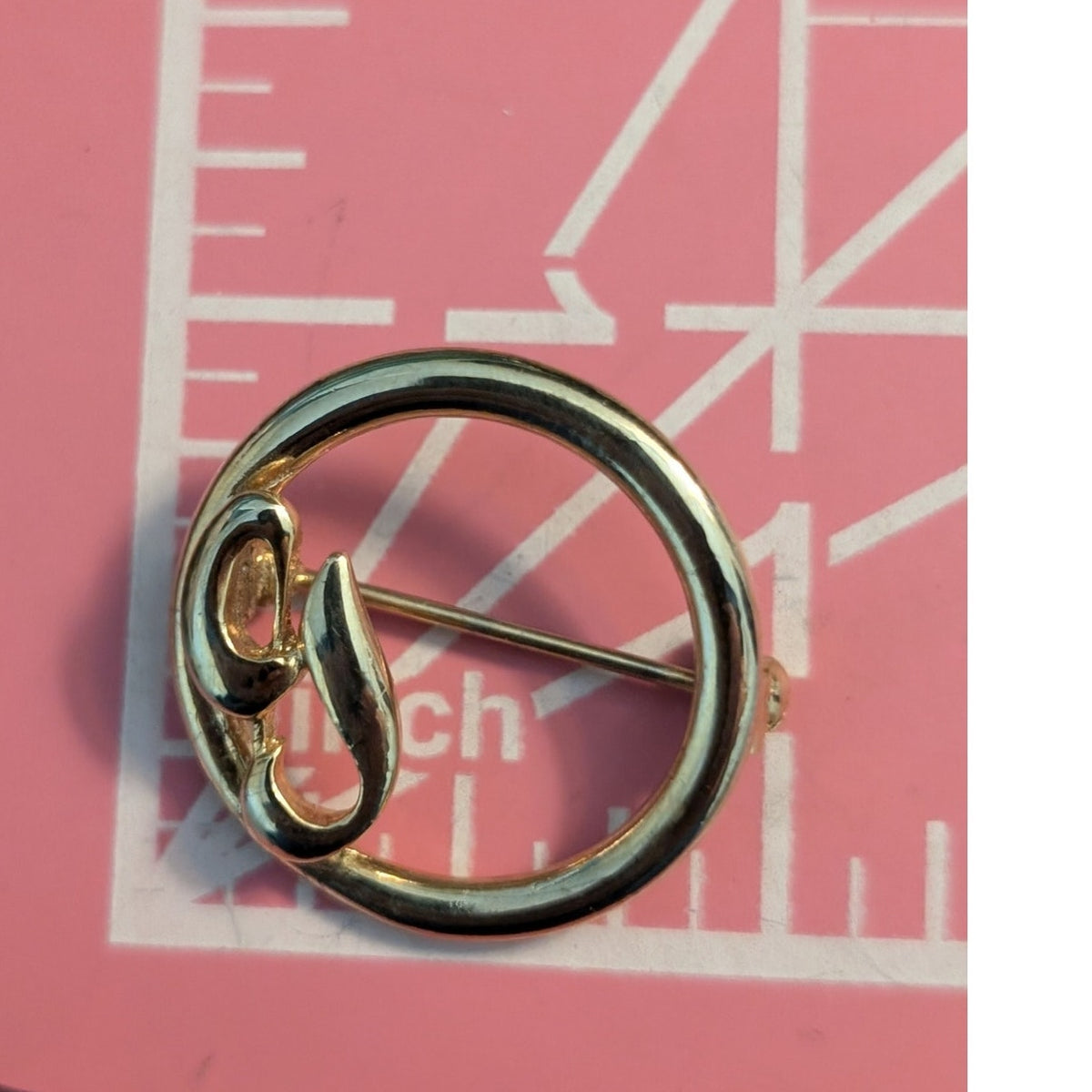 Vintage Gold Tone Circle Pin