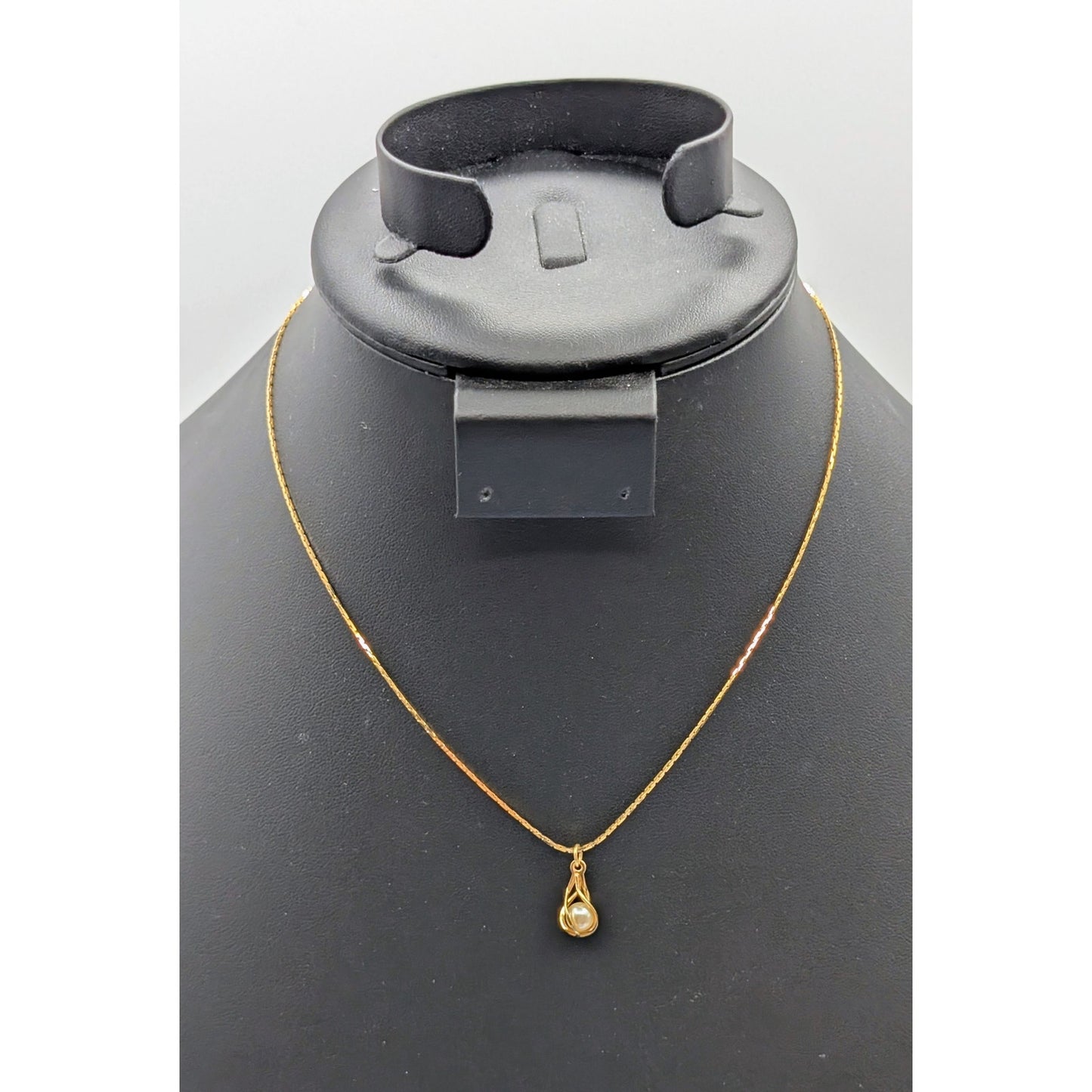 Vintage Napier Gold Tone Oval Swirl Cage Faux Pearl Pendant Chain 16" Necklace