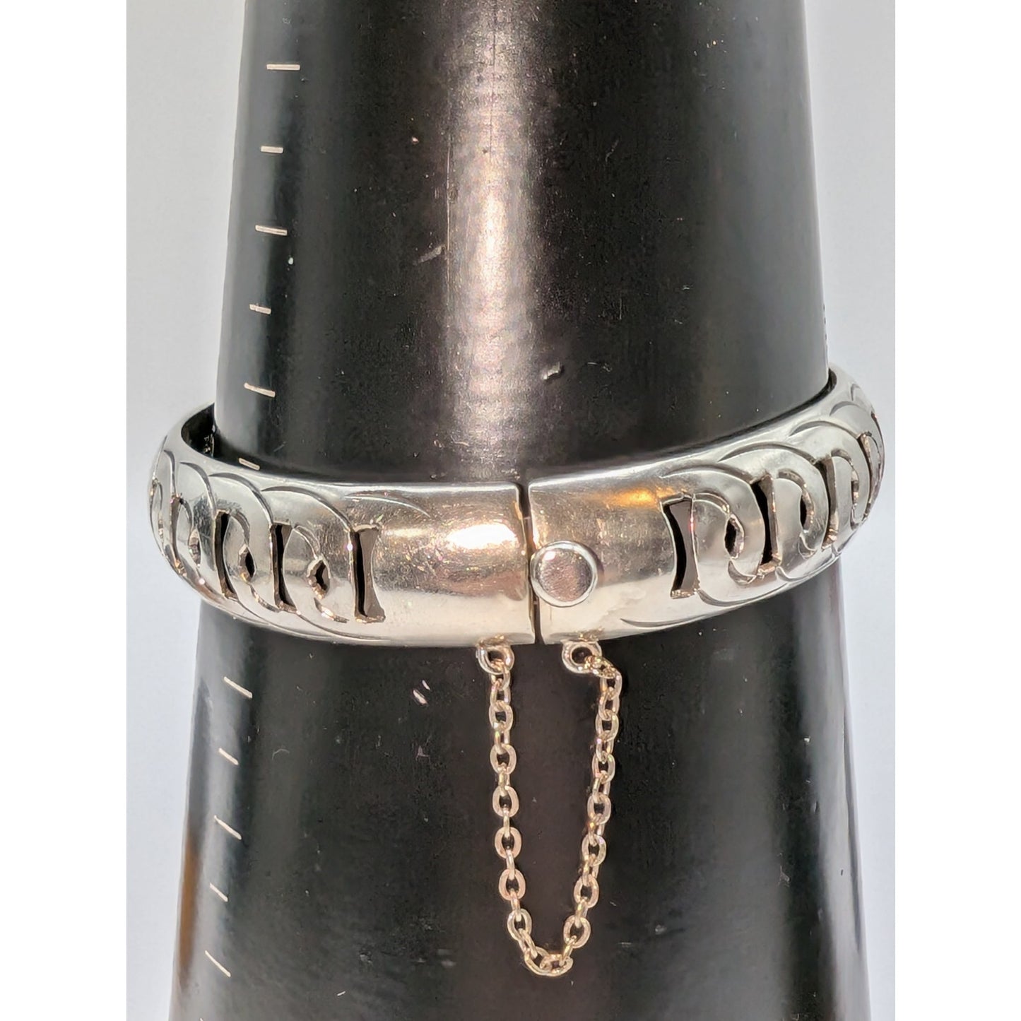 Taxco TM143 Vintage 925 Sterling Silver Dome Cut Out Hinged Bangle Bracelet