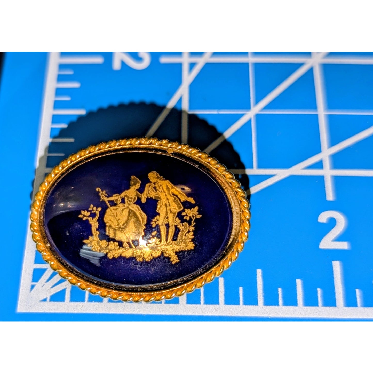Vintage Navy Blue Gold Courting Couple Rope Design Surround Brooch