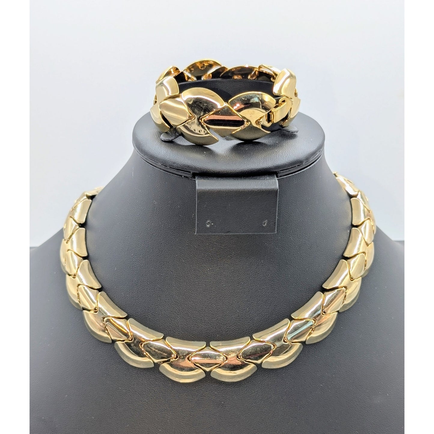 VTG 80s Chunky Gold Tone Segmented Clasp 17" Necklace & Matching Bracelet Set