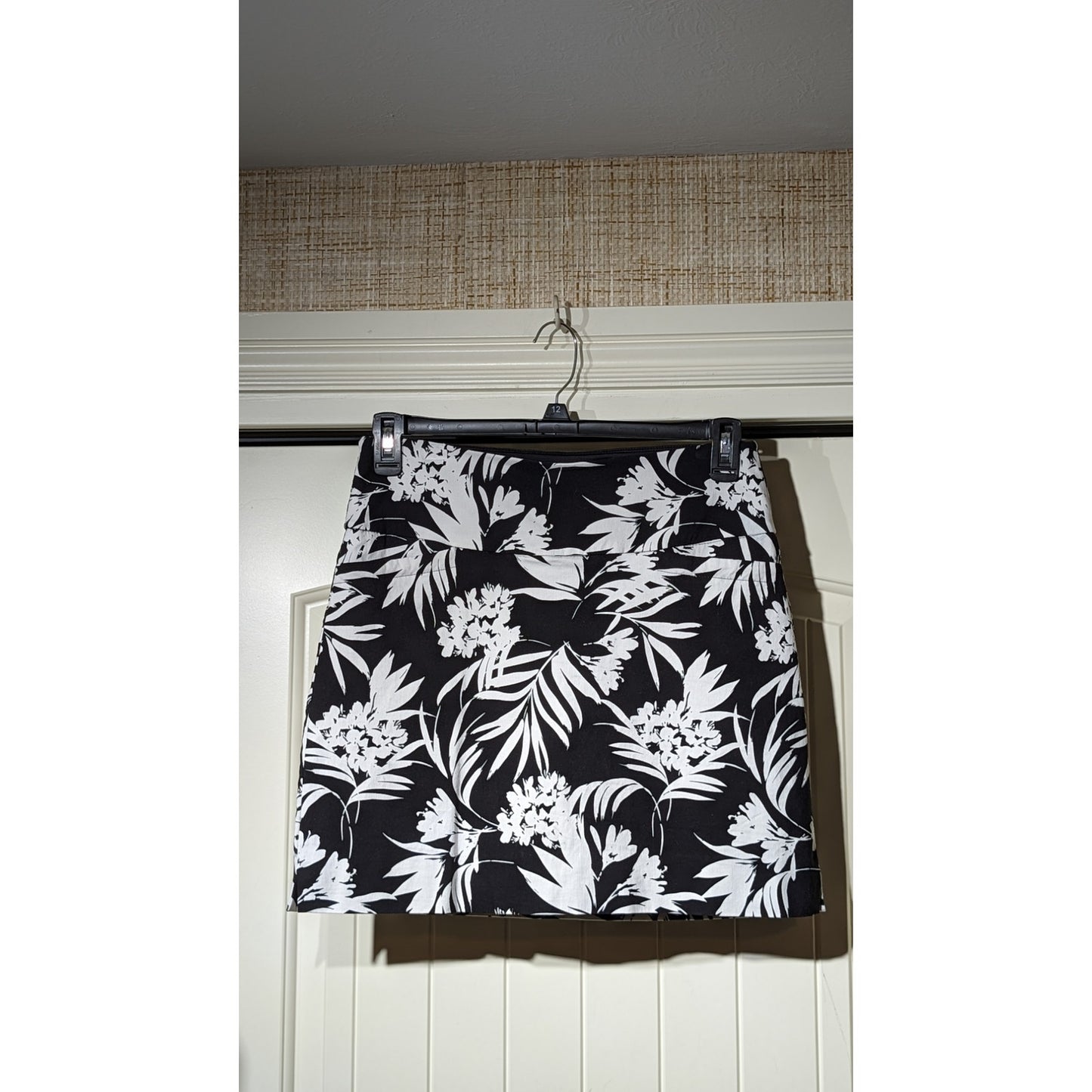 SC & Co Black White Floral Stretch Golf Tennis Pull On Women Skort Skirt Size M