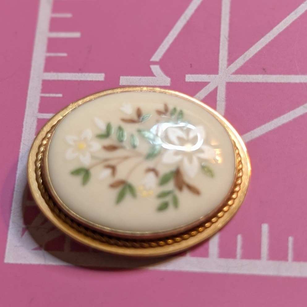 Vintage Lenox Painted Floral White Porcelain Gold Tone Rope Trim Brooch/Pendant