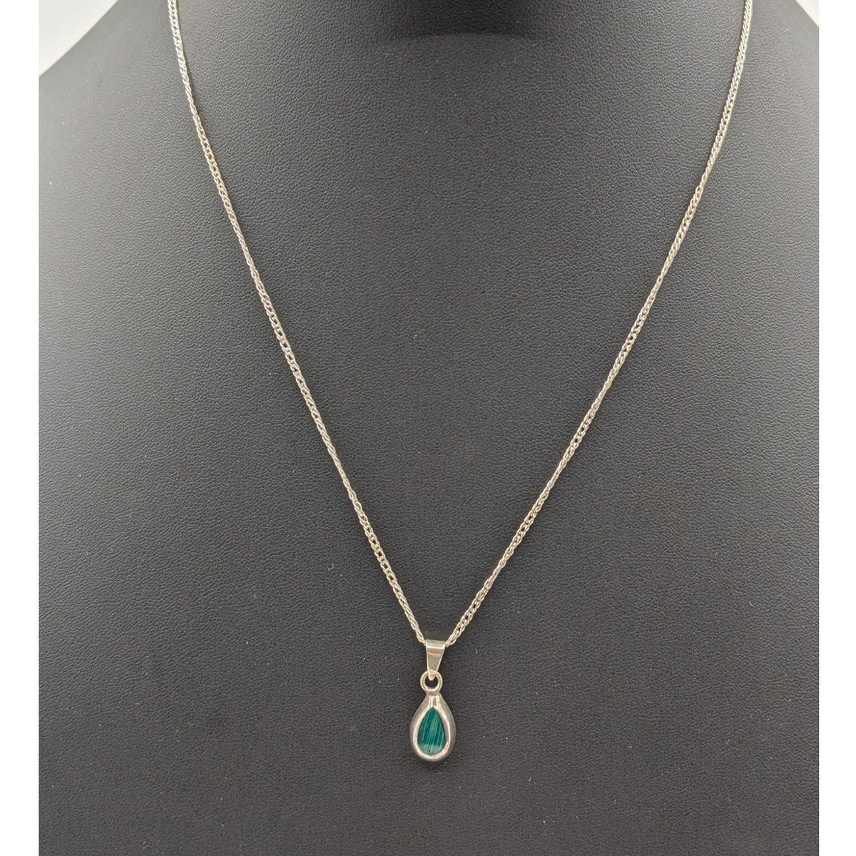 Vintage 925 Sterling Silver Malachite Teardrop Pendant 20" Chain Necklace