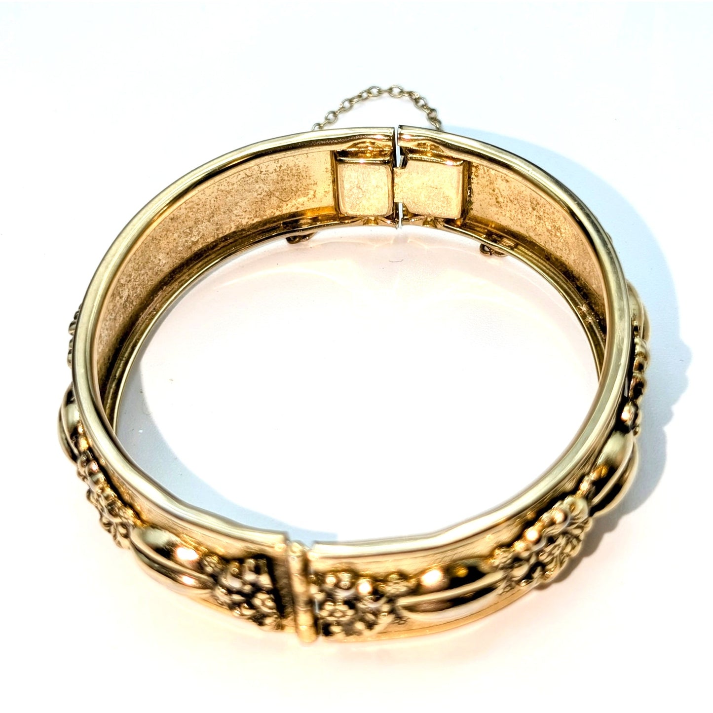 VTG Repousse Art Nouveau Raised Floral Design Gold Tone Bangle Bracelet Safety