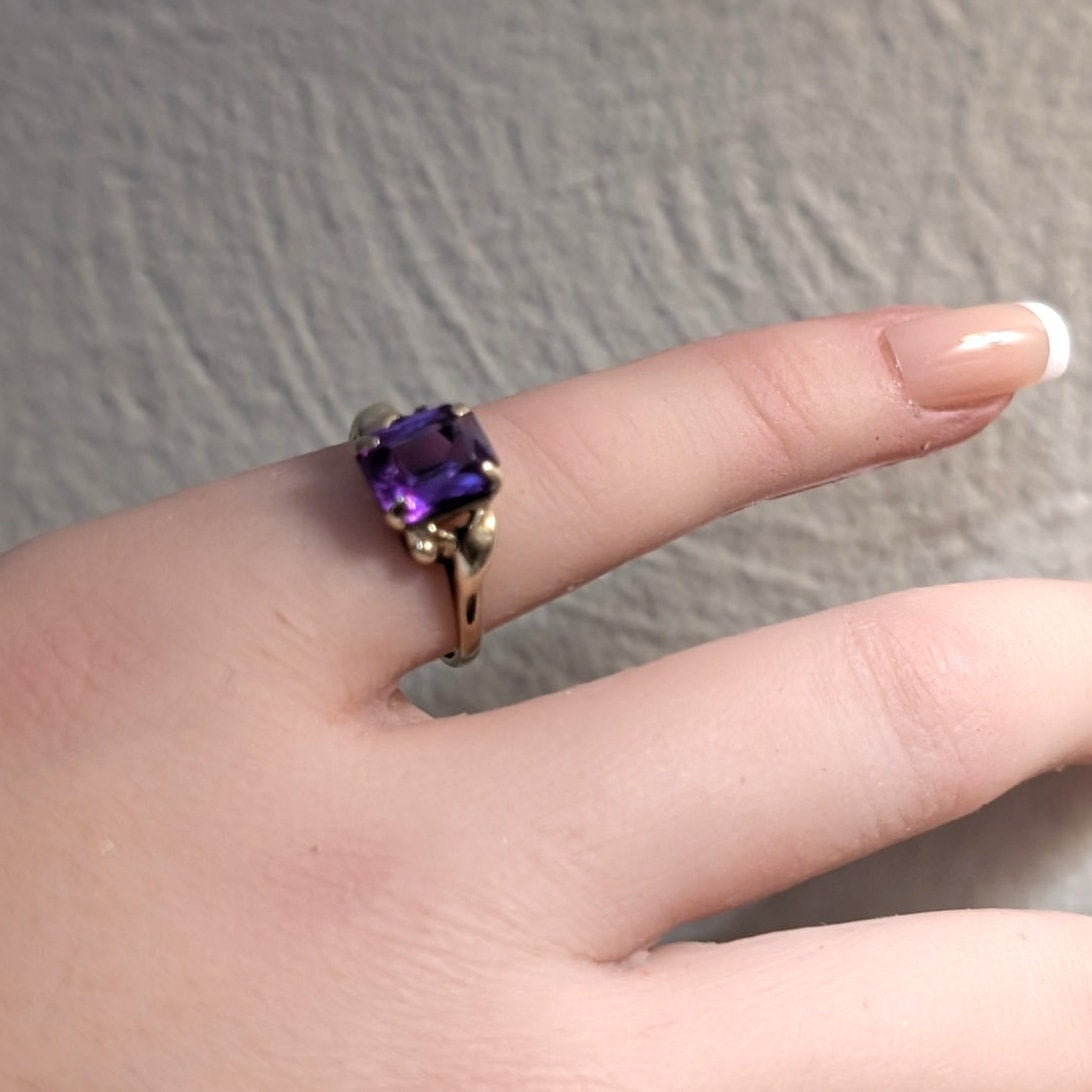 Vintage Dasun 10K Yellow Gold Purple Sapphire Ring Size 5
