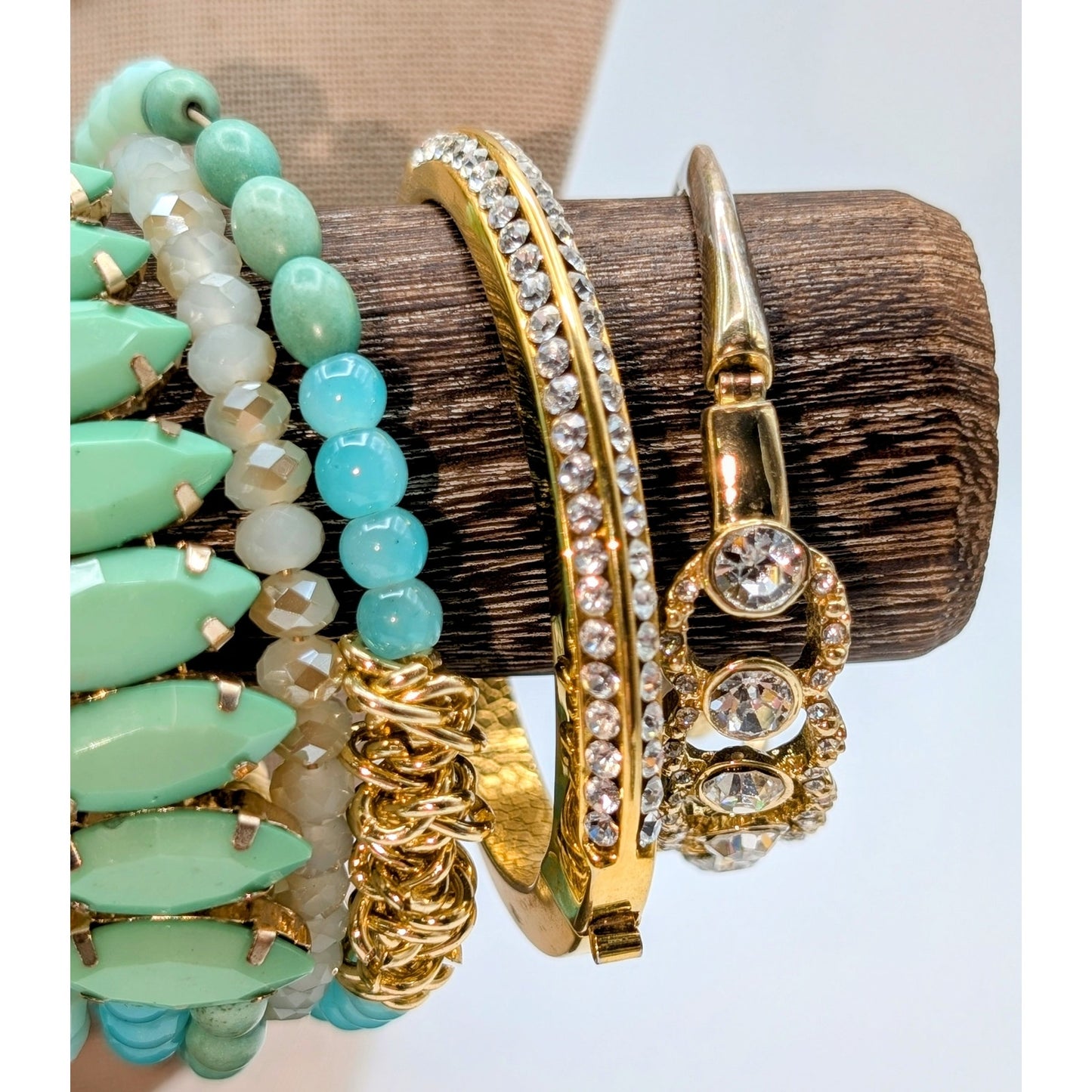 Lot of Seven Mint Gold Tone Coordinating Jewelry Pieces 1 Necklace & 6 Bracelets