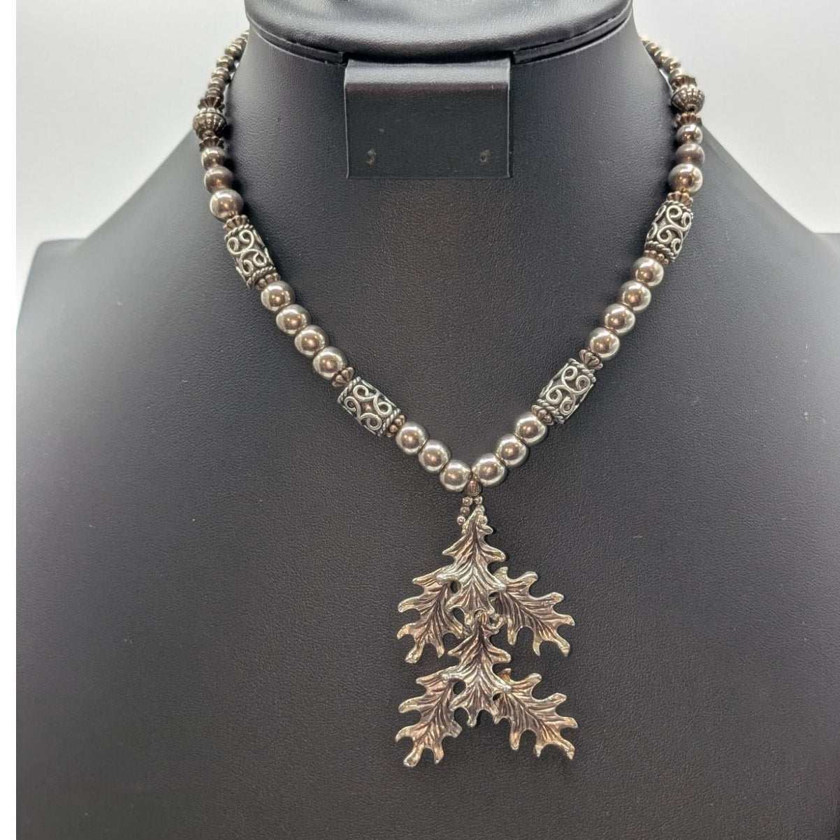 Vintage Silver Tone Bali Bead Layered Leaf Pendant Necklace W/ Hook Clasp