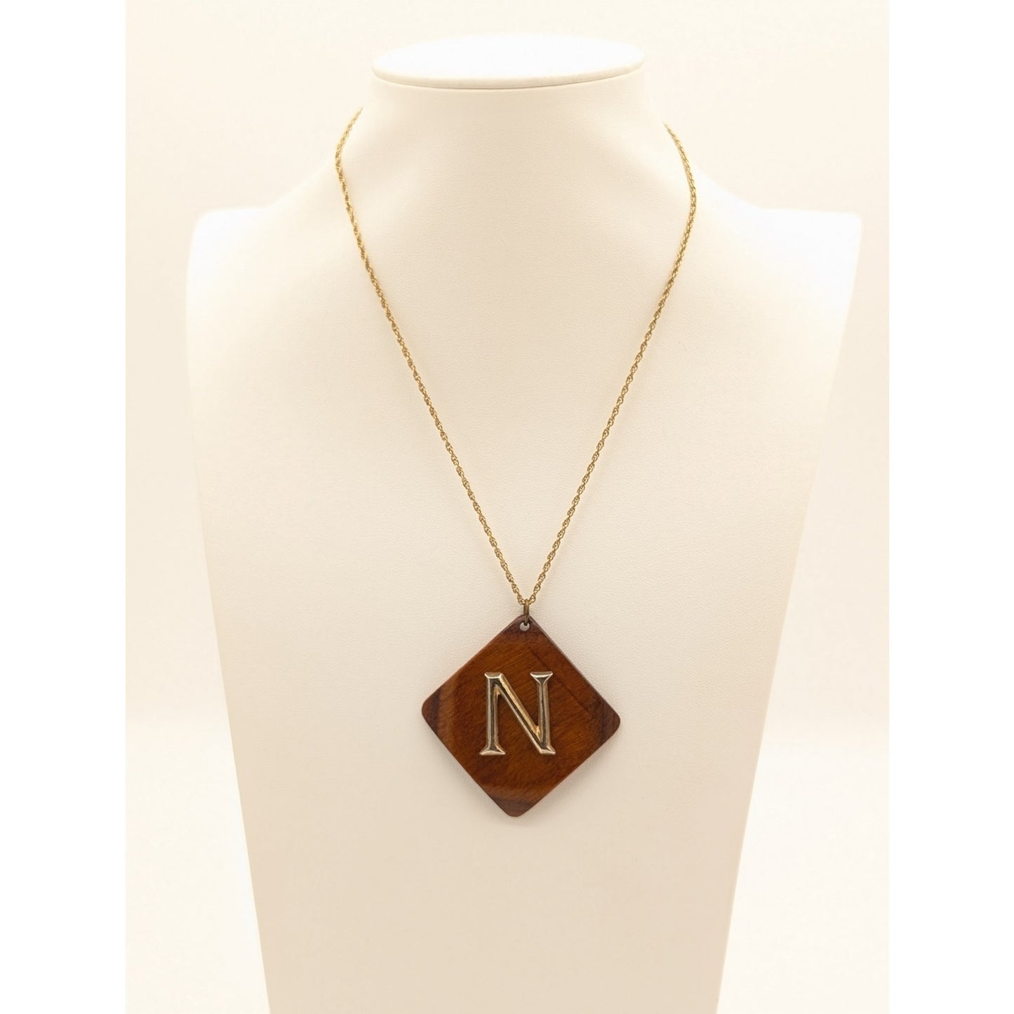 Vintage Gold Tone Wooden Initial 'N' 1.5" Pendant 17" Necklace