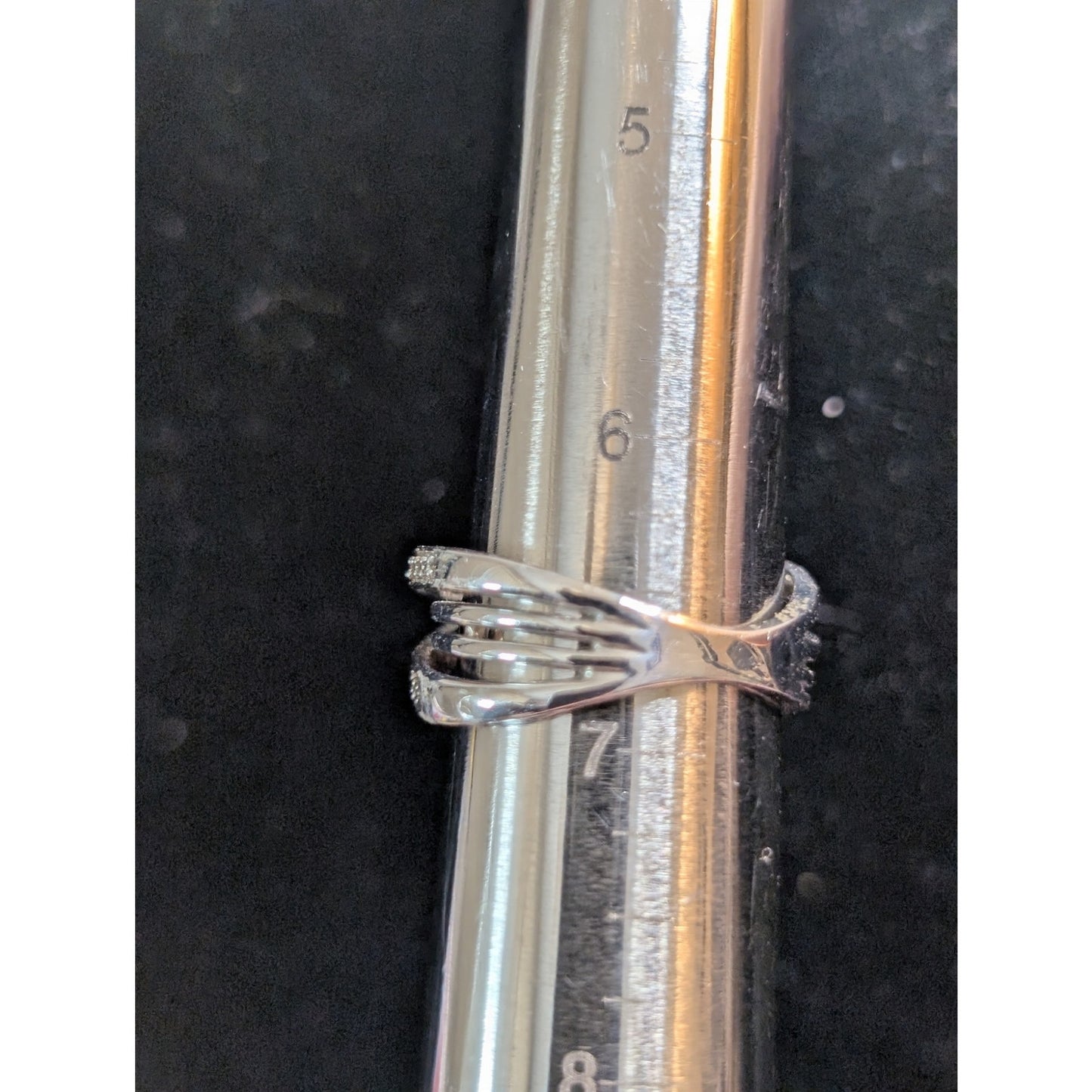 925 Sterling Silver Black & White Diamond Crisscross Ring Size 6.75