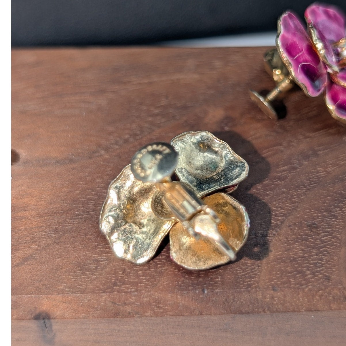 Vintage Accessocraft NYC Enamel Pansy Flower Screw/Clip On Faux Pearl Earrings