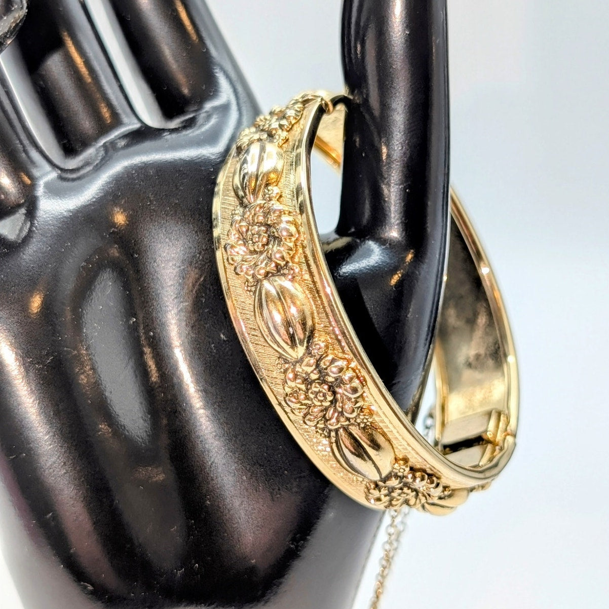 VTG Repousse Art Nouveau Raised Floral Design Gold Tone Bangle Bracelet Safety