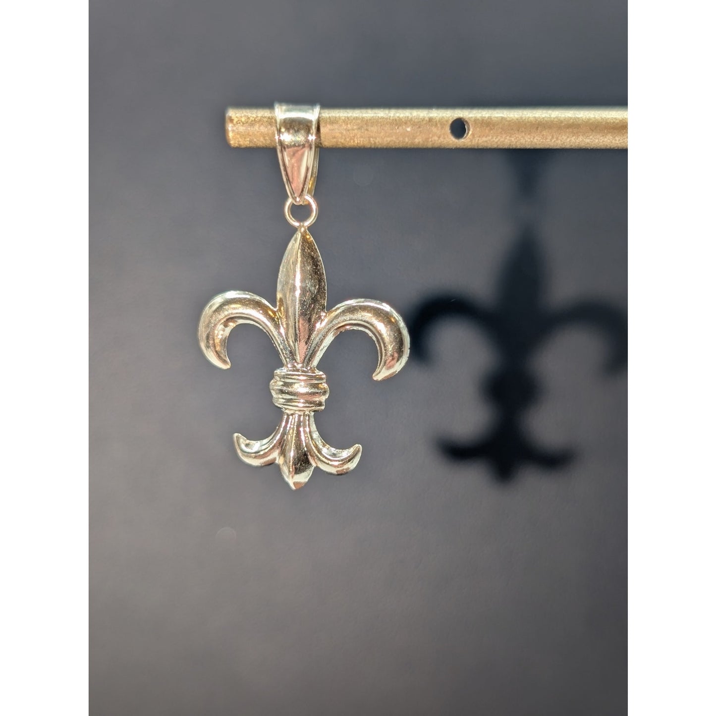 Jacmel 14K Yellow Gold Fleur-de-Lis Pendant .6 Grams
