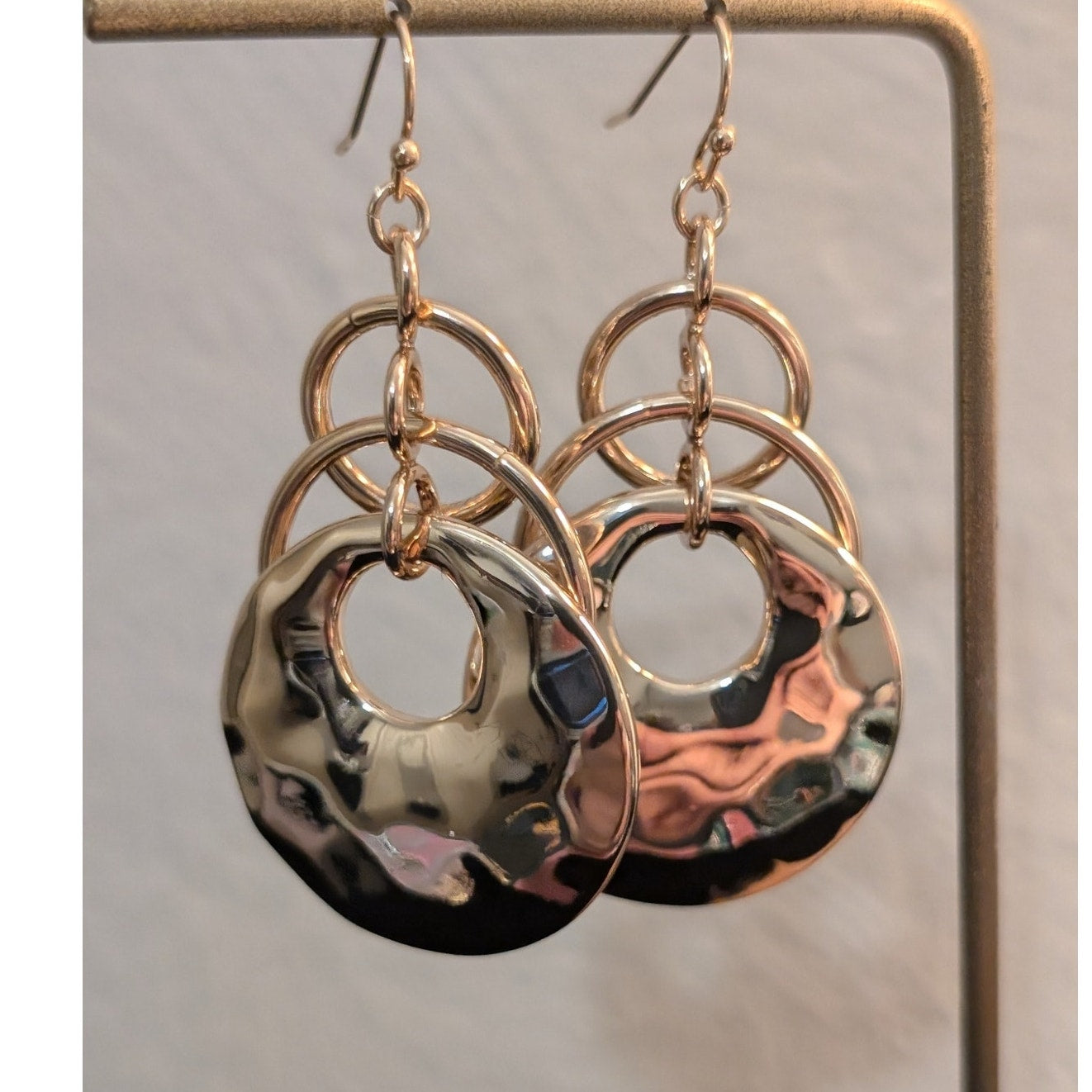 NWOT Gold Tone Hammered Highly Polished Dangle Tri-Circle Earrings