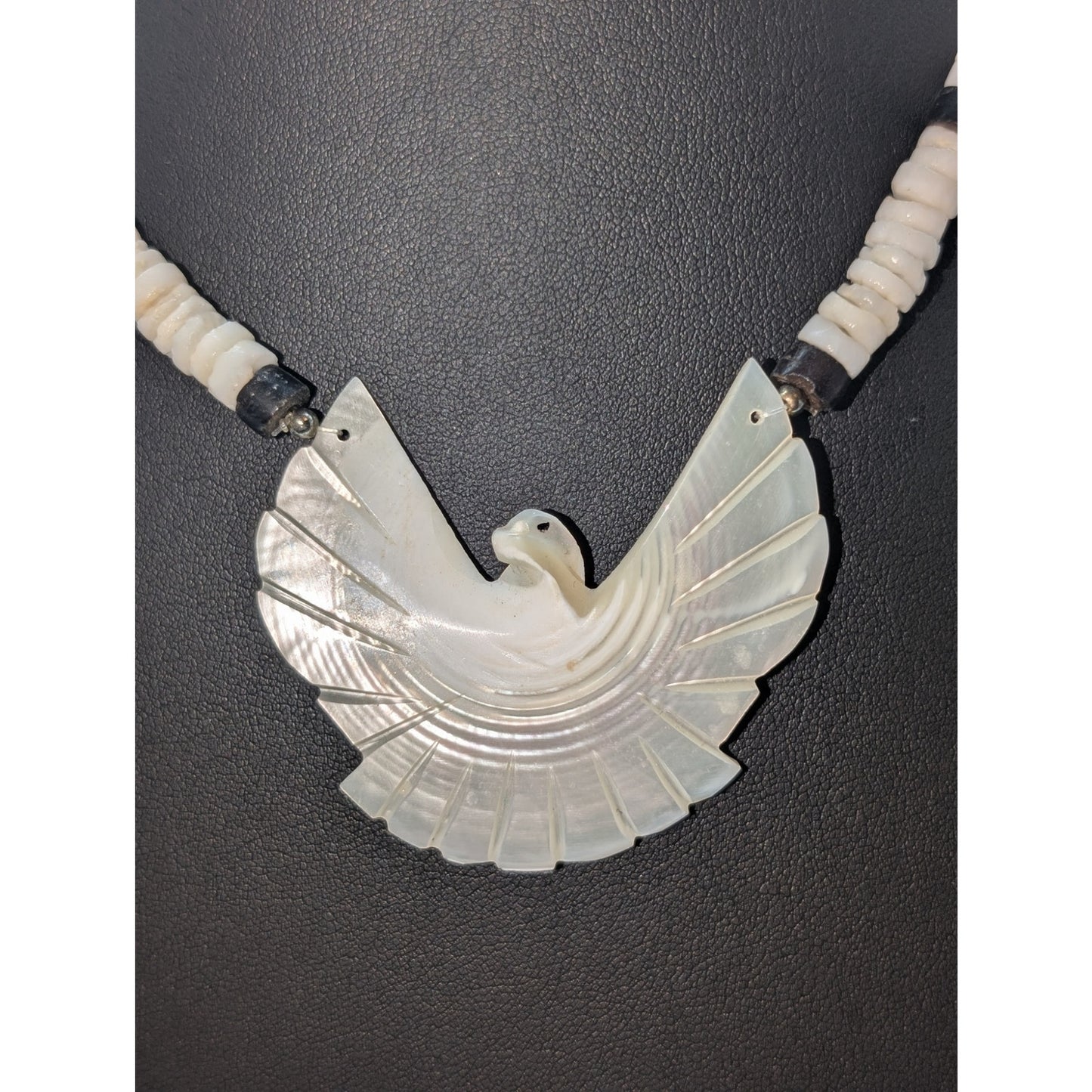 Vintage Carved MOP Island Bird White & Black Accent Shell Bead 18" Necklace