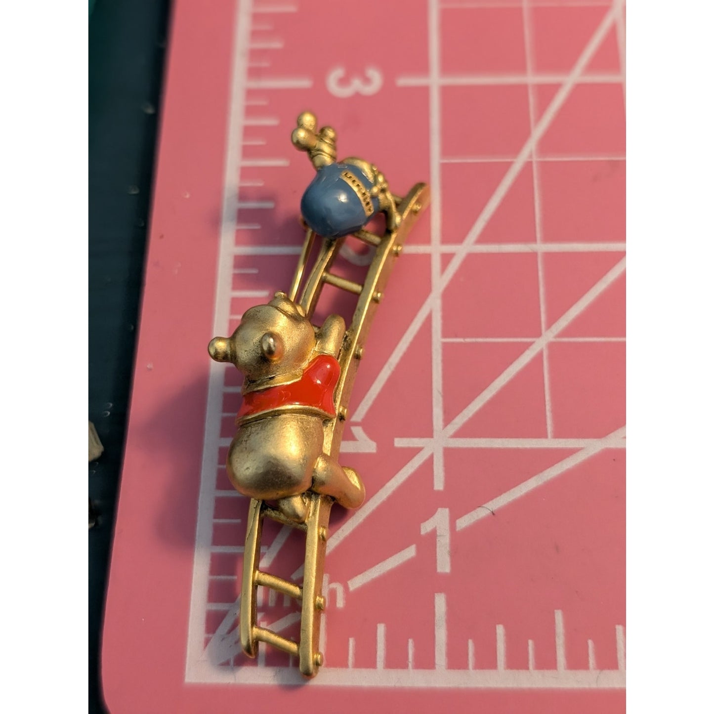 Disney Pooh Bear Climbing Ladder to Honey Pot Red & Blue Enamel Gold Tone Pin