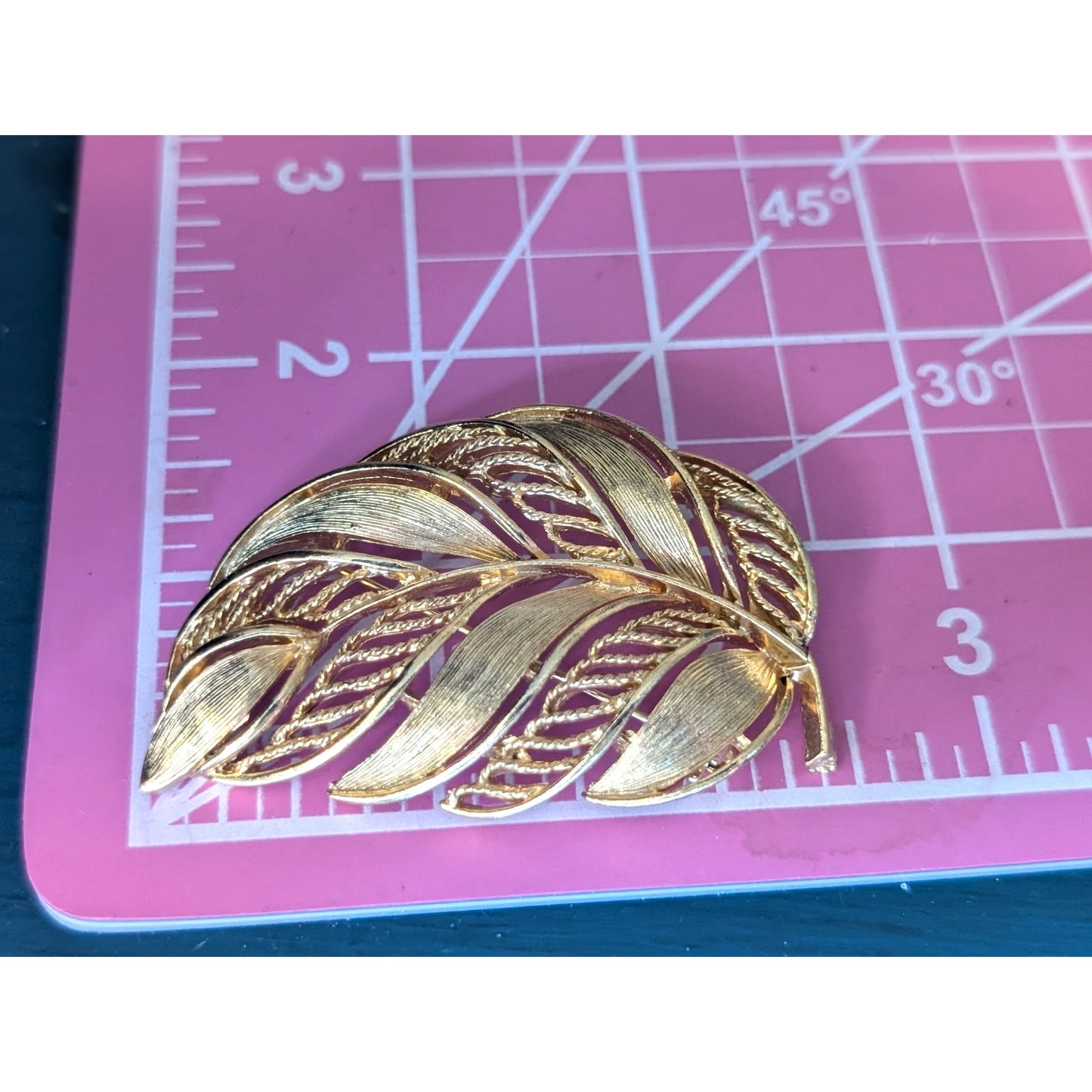 Vintage Signed Lisner Large Textured & Cut Out Leaf Brooch