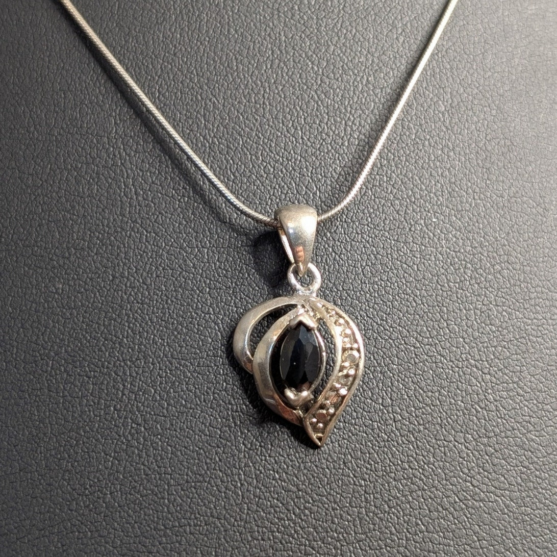 VTG 925 Sterling Silver Faceted Black/Navy Marquis Cut Crystal Pendant Necklace