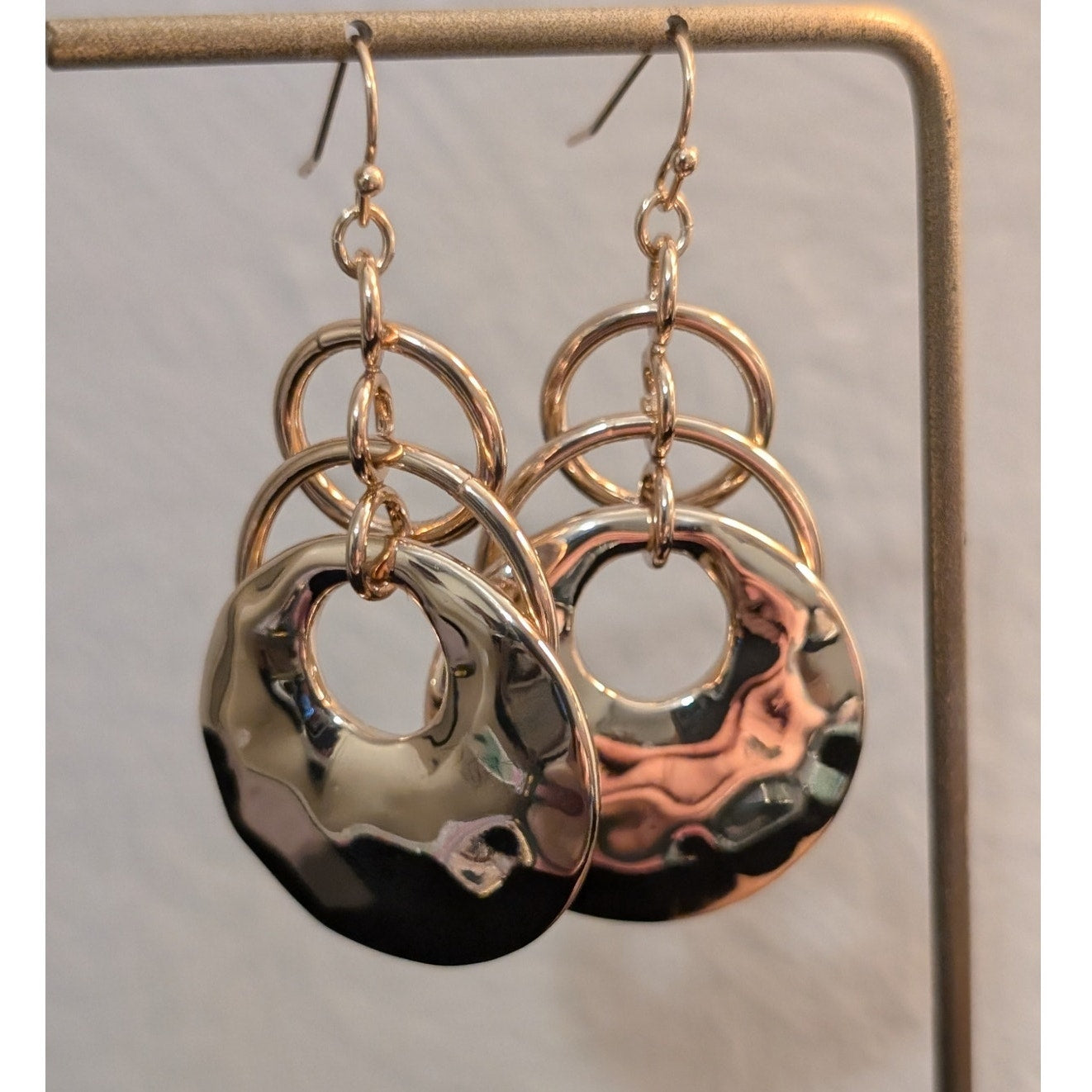 NWOT Gold Tone Hammered Highly Polished Dangle Tri-Circle Earrings