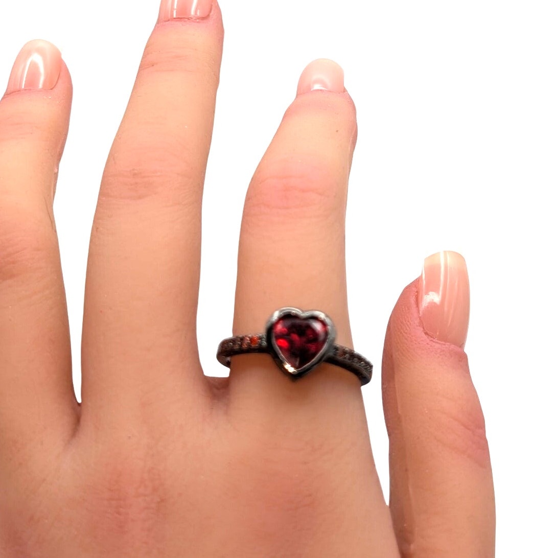 925 Sterling Gun Metal Tone Red Glass Stone Heart Ring Size 9.5