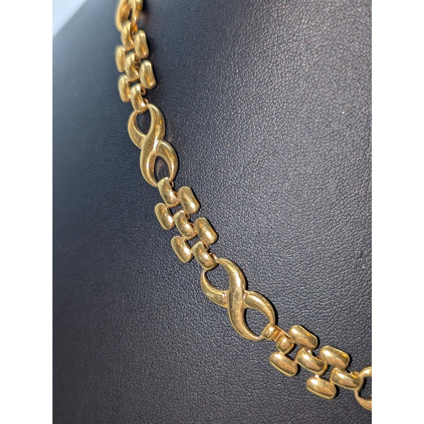 VTG Gold Tone Combined Figure Eight Panther Link Chain Fold Over Clasp Necklace