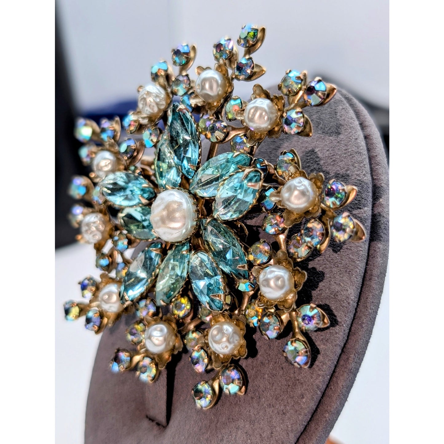 Gorgeous VTG Aqua Marquis Cut Rhinestone Faux Pearl AB Rhinestone Flower Brooch