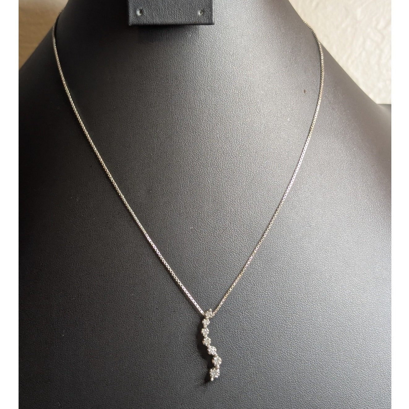 925 Sterling Silver Moissanite 'Journey' Pendant Box Chain 18" Necklace