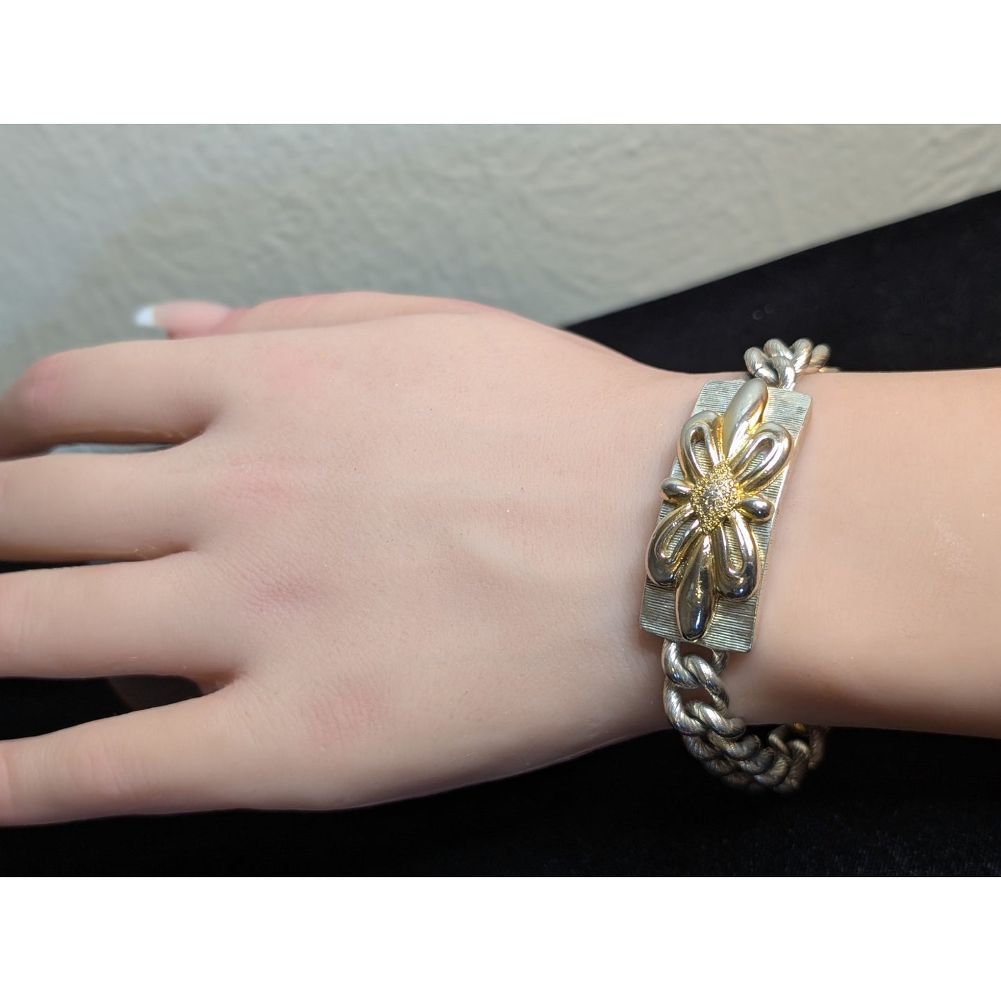 RARE FIND! Vintage Signed Oscar De La Renta Two Tone Chunky Chain Link Bracelet