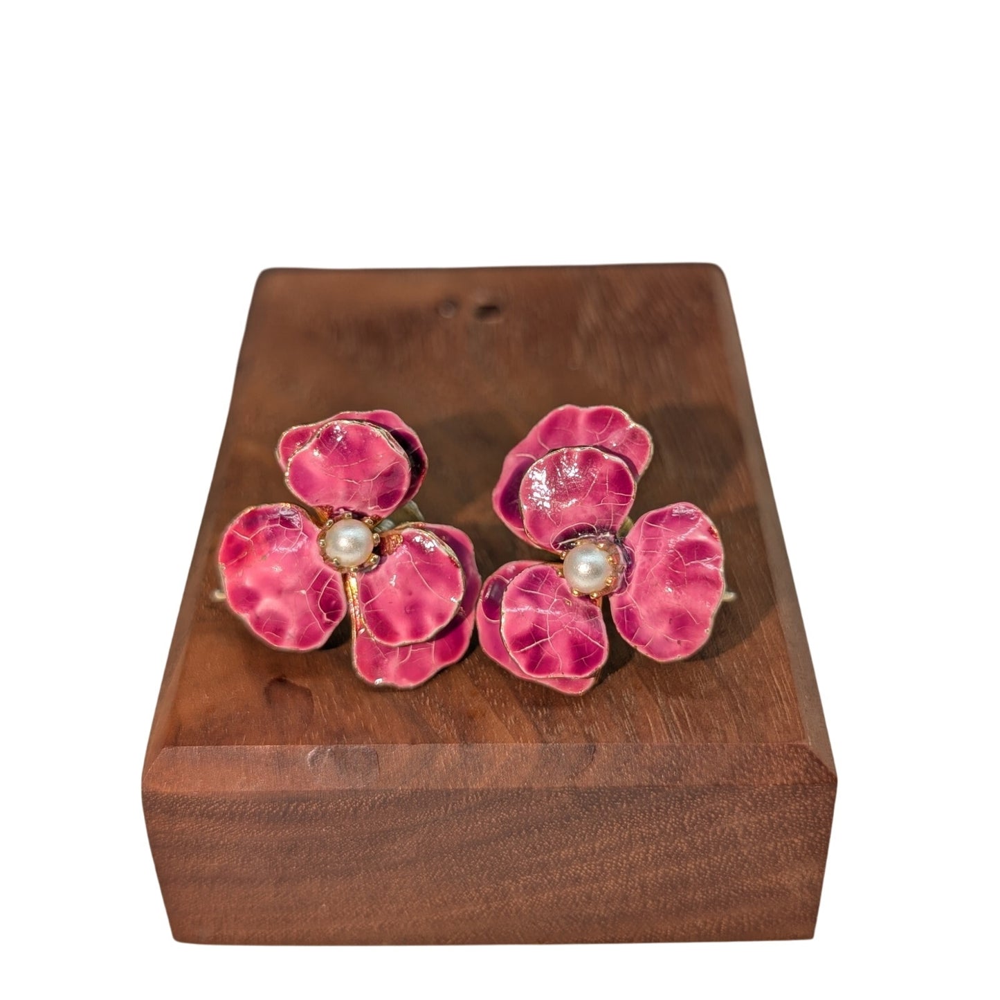 Vintage Accessocraft NYC Enamel Pansy Flower Screw/Clip On Faux Pearl Earrings