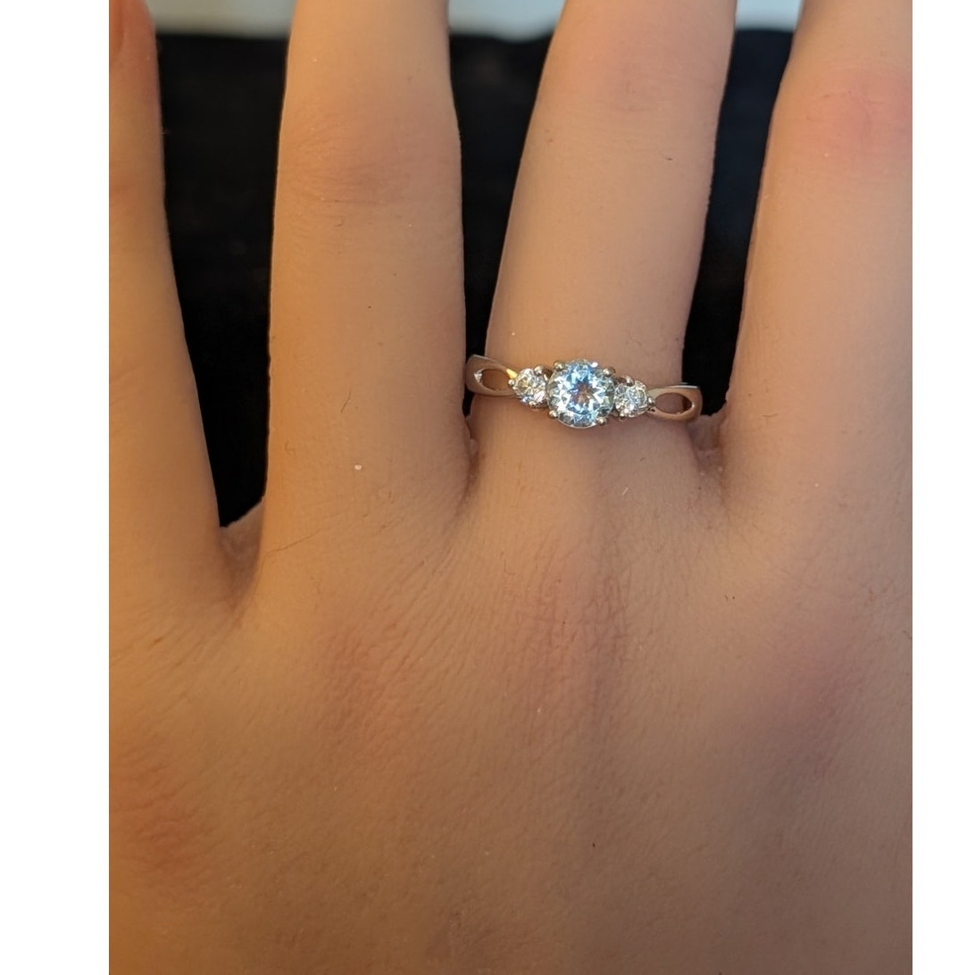 925 Sterling Silver Blue Topaz Round CZ Ring Size 7.5