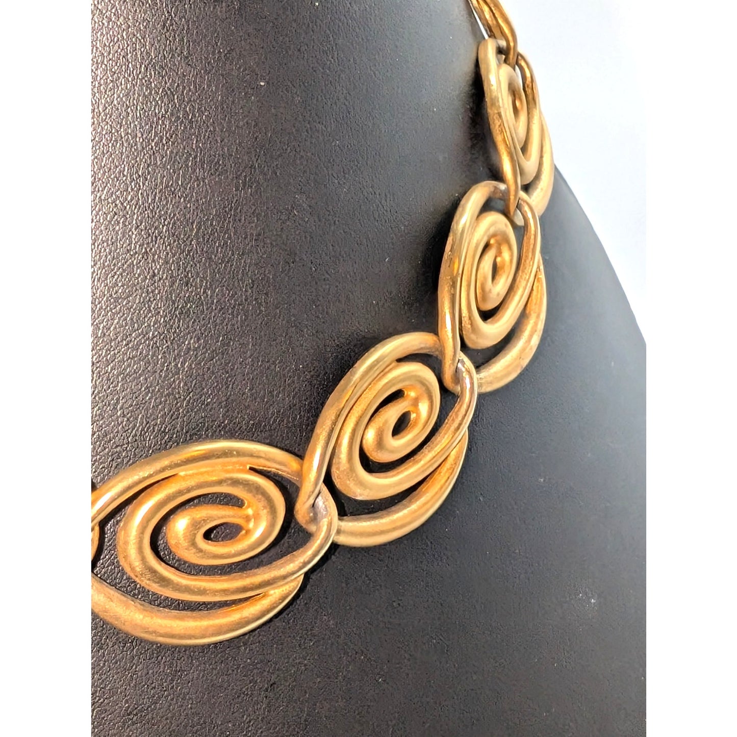 Vintage Anne Klein Modernist Signed Gold Tone Satin Finish Swirl Link Necklace