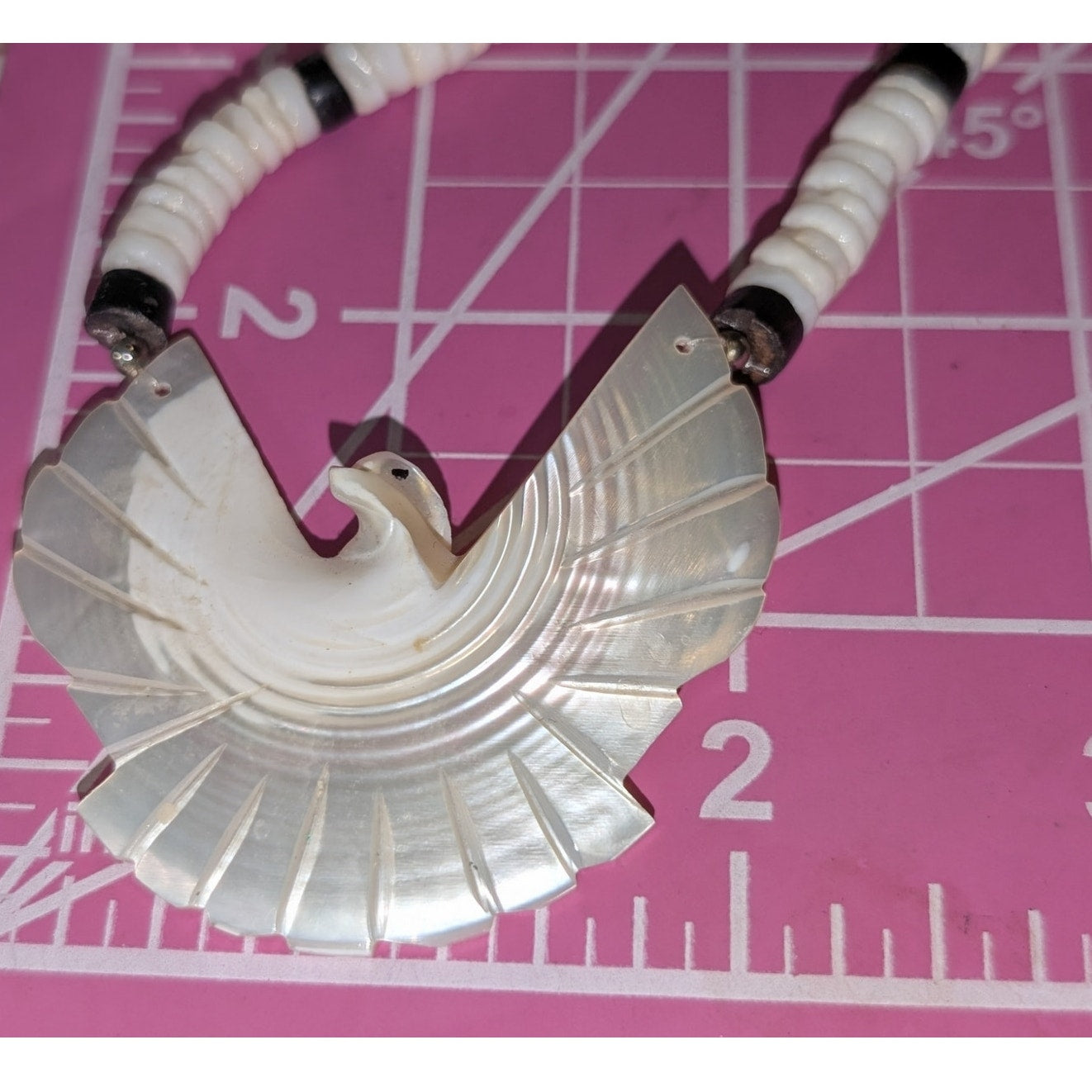 Vintage Carved MOP Island Bird White & Black Accent Shell Bead 18" Necklace