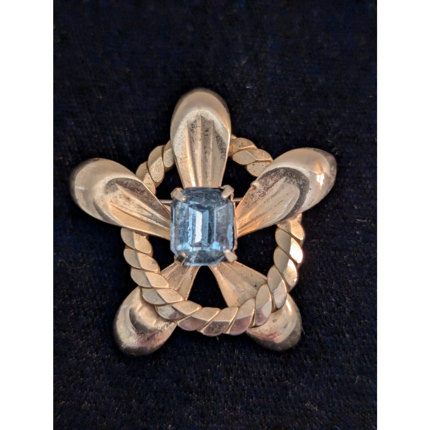 Vintage Gold Tone Emerald Cut Light Blue Stone Rope Flower Brooch