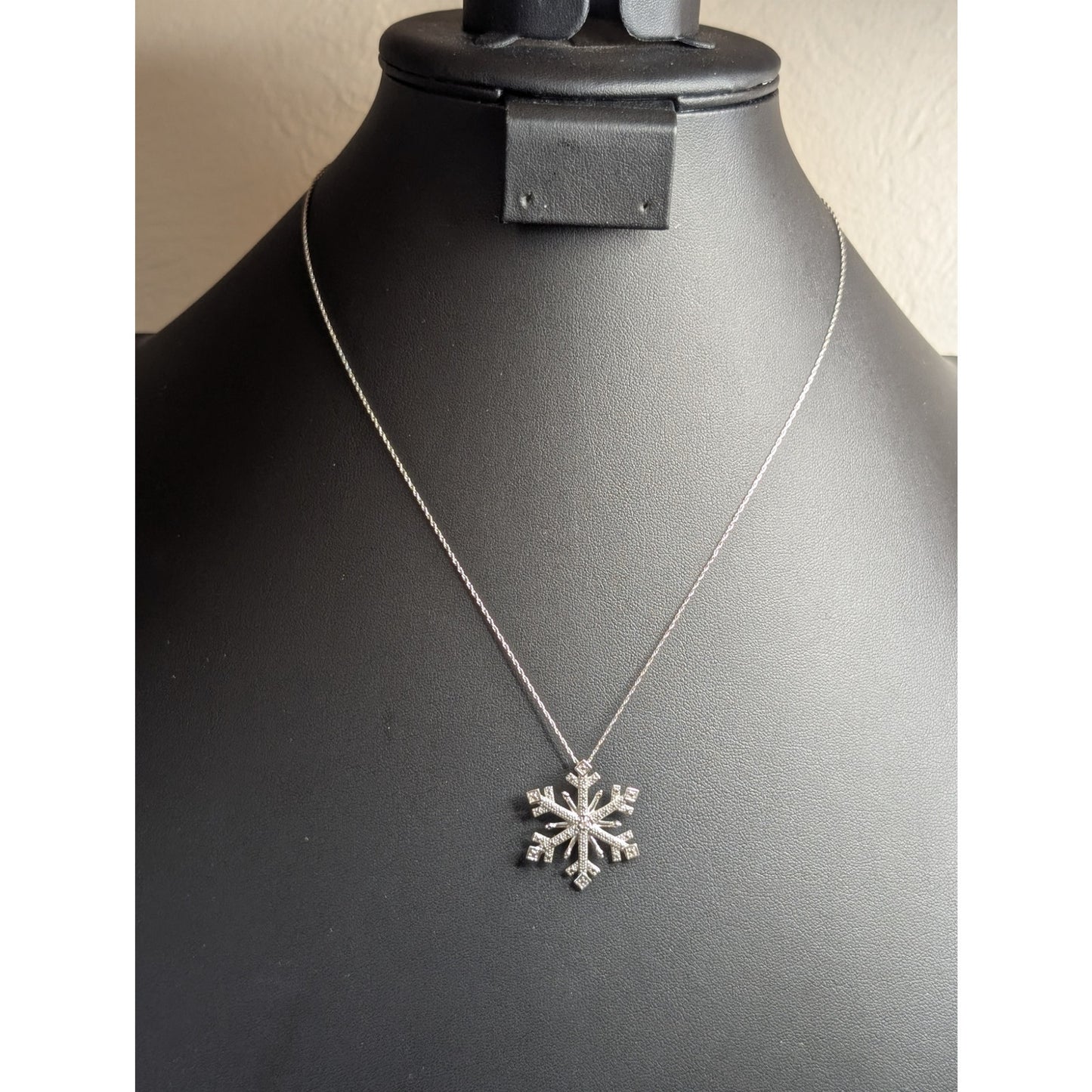 Marked OTC 925 Italy Sterling Silver Snowflake Pendant 19" Necklace