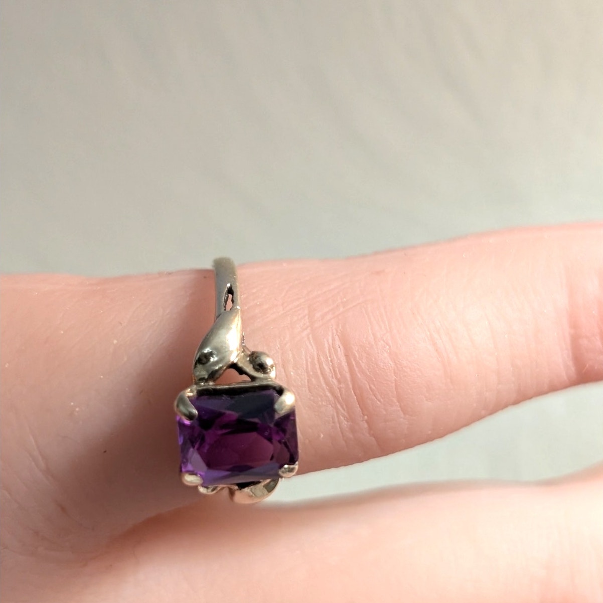 Vintage Dasun 10K Yellow Gold Purple Sapphire Ring Size 5