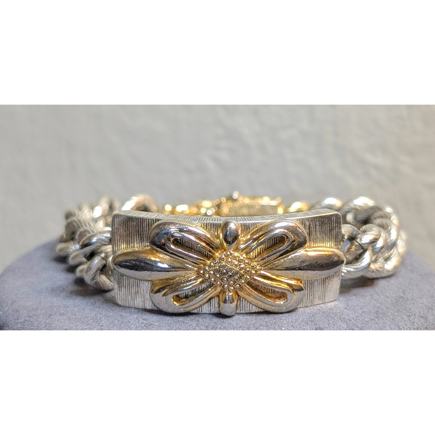 RARE FIND! Vintage Signed Oscar De La Renta Two Tone Chunky Chain Link Bracelet