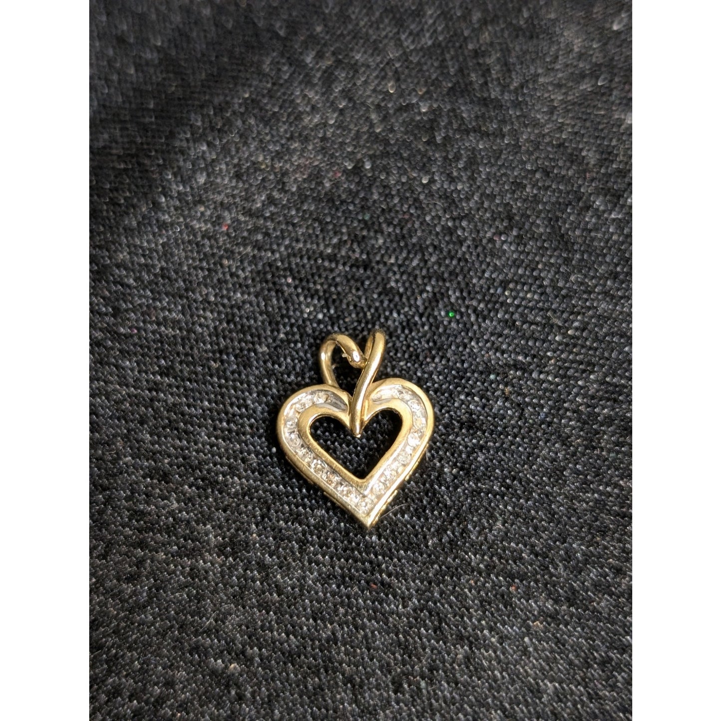 Vintage Solid 10K Yellow Gold 0.08 Carat Total Weight Diamond Heart Pendant