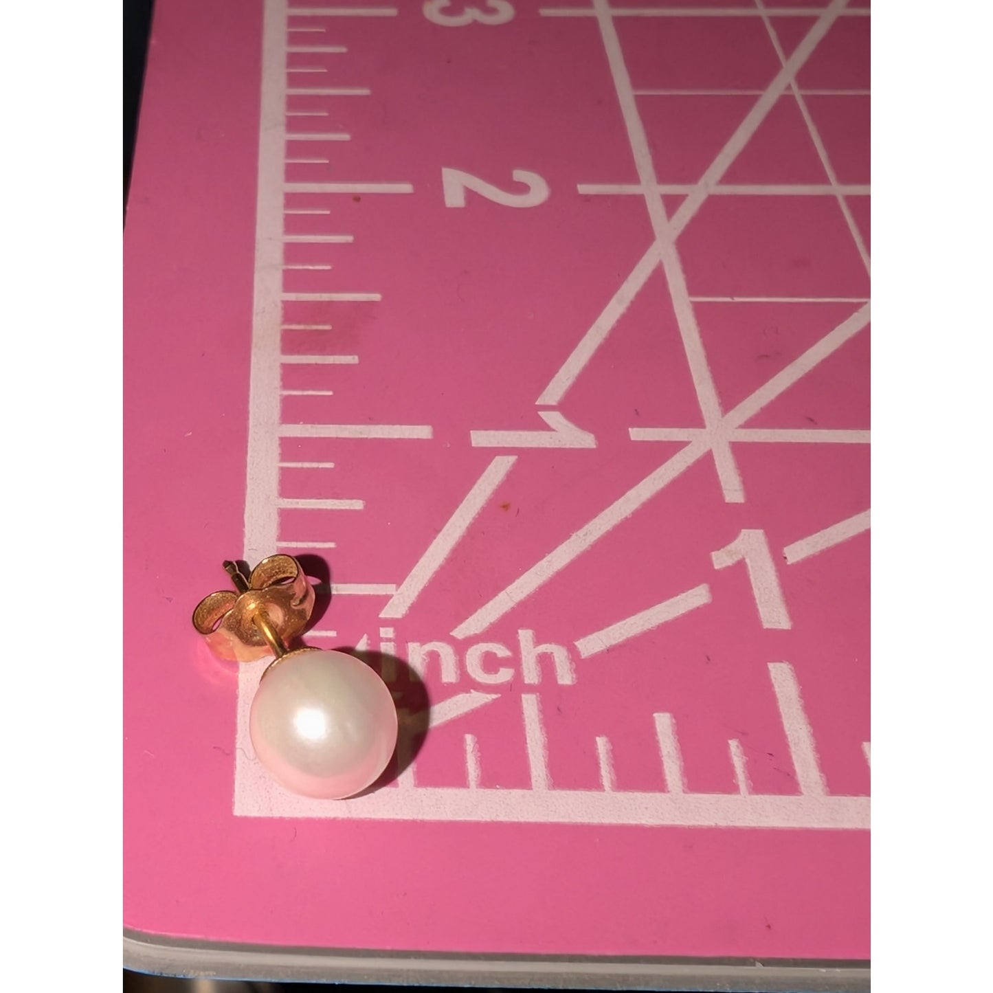 14K Gold Post 6.97mm Genuine Pearl Stud Earrings Total Weight 1.37g