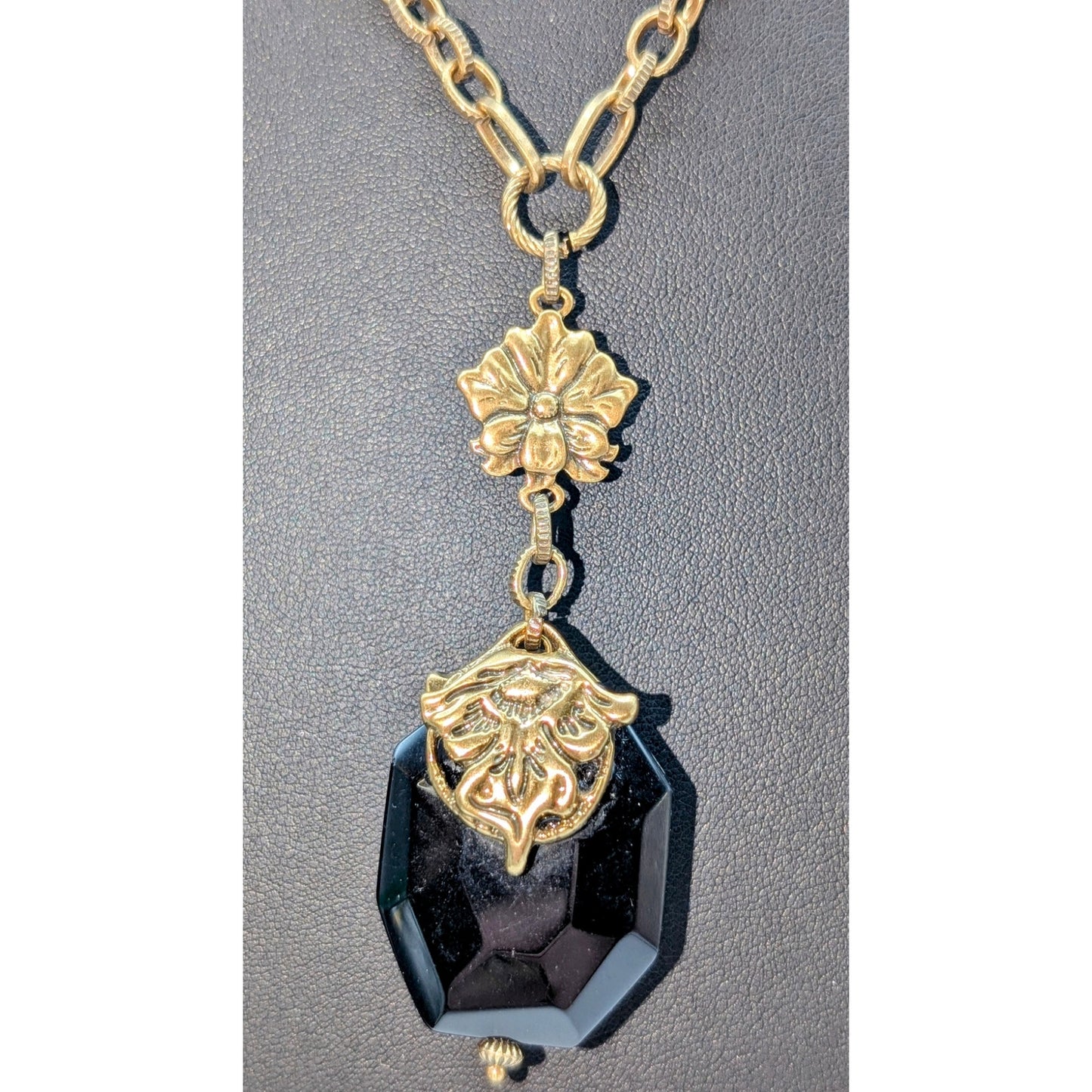Patricia Nash Black Faceted Glass Antiqued Gold/Bronze Pendant Chain Necklace