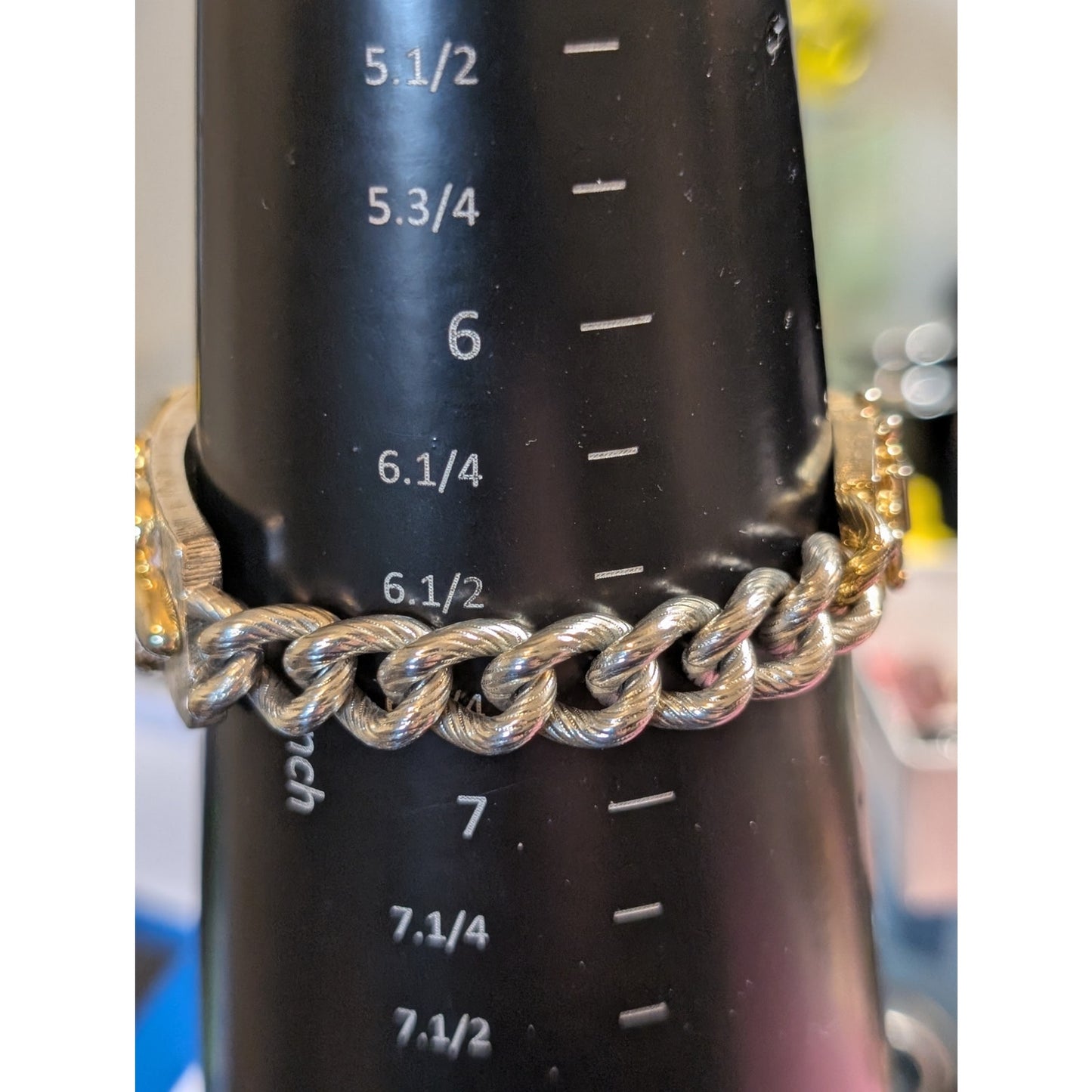 RARE FIND! Vintage Signed Oscar De La Renta Two Tone Chunky Chain Link Bracelet