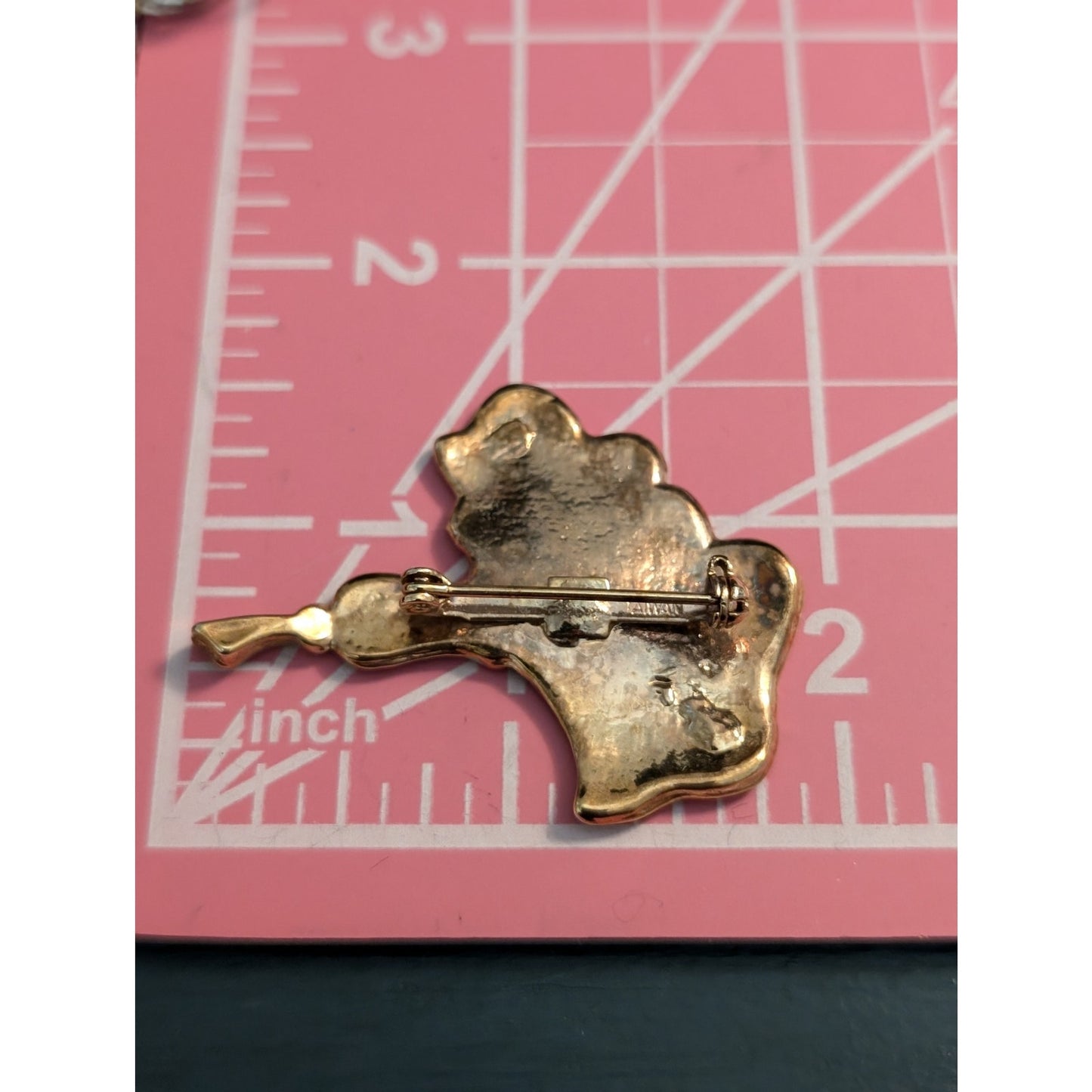 Vintage Cream Enamel Flower Gold Tone Brooch