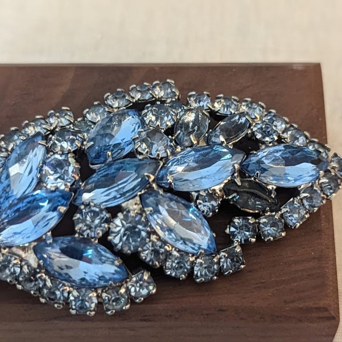 Vintage Unsigned Blue Crystal Silver Tone Leaf Brooch