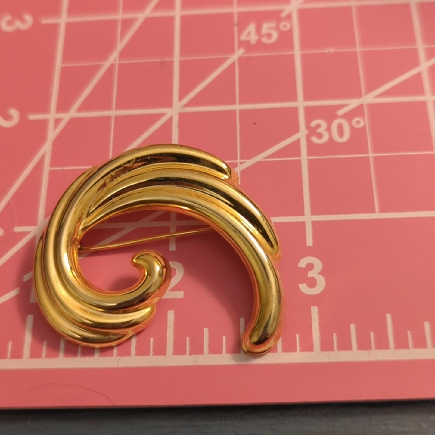 Lot of Five Vintage & Modern Gold Tone Brooches