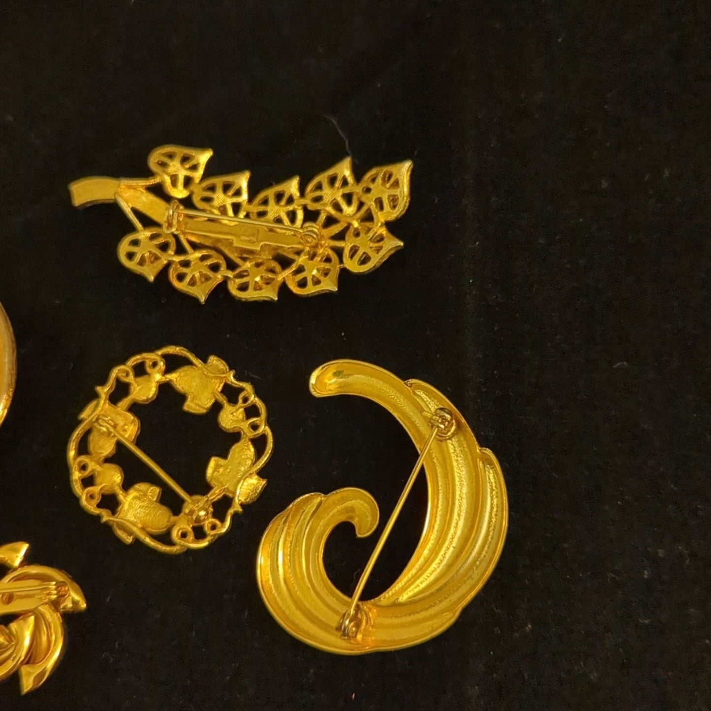 Lot of Five Vintage & Modern Gold Tone Brooches