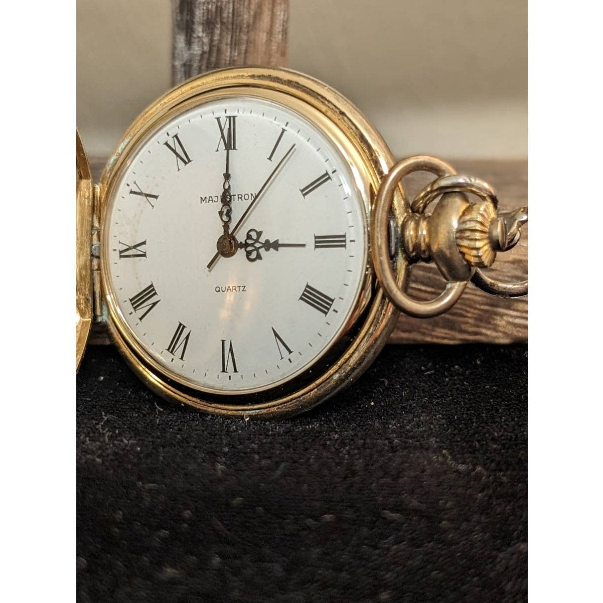 MAJESTRON Vintage Gold Tone Quartz Pocket Watch
