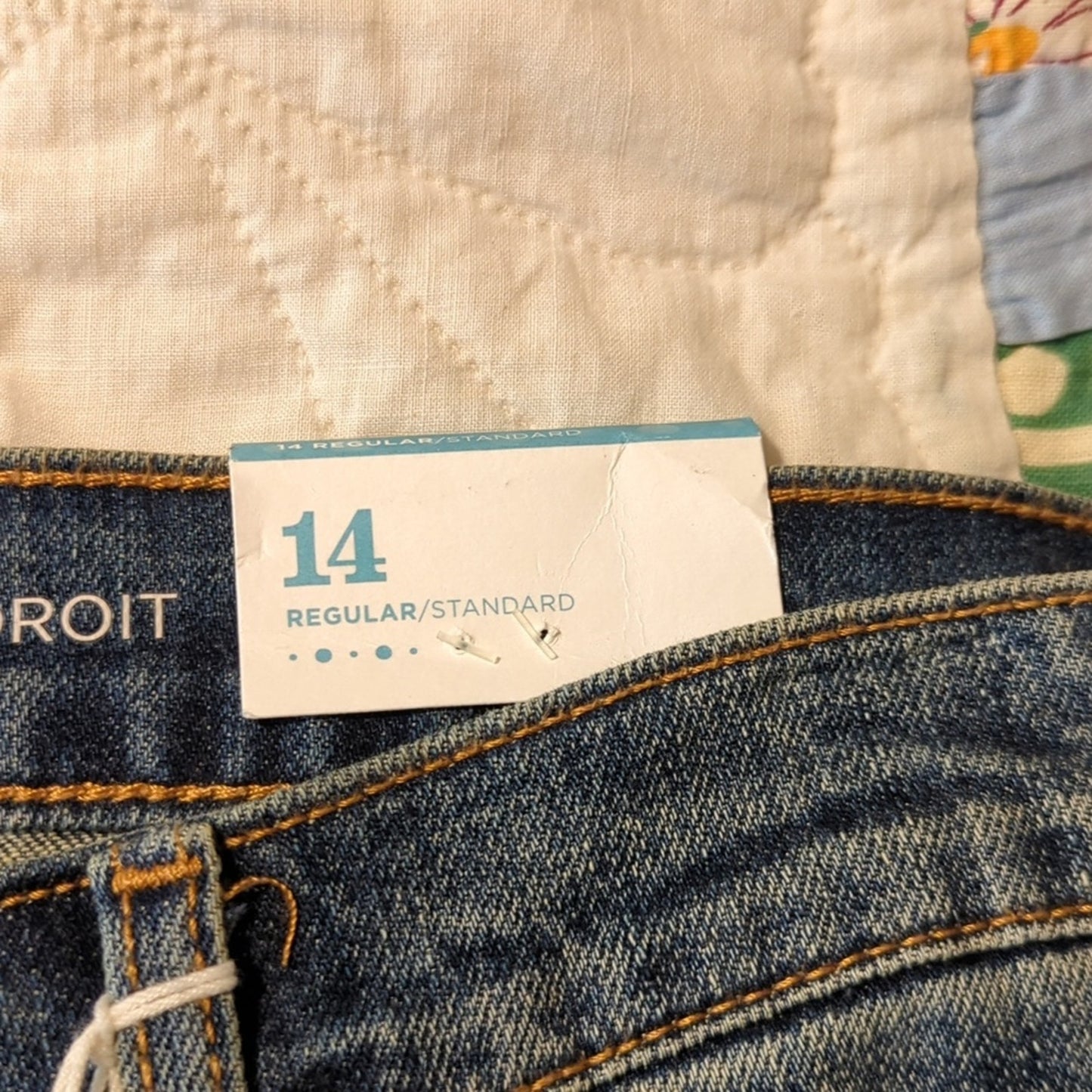 Old Navy NWT Distressed Cuffed Boyfriend Straight Jean Women's Size 14
