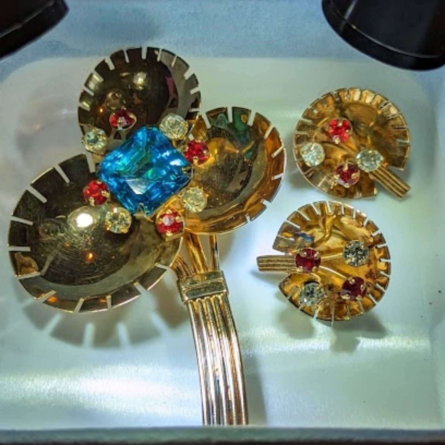 Demi-parure 1940s Gold Vermeil Over Sterling Rhinestone Brooch & Earring Set